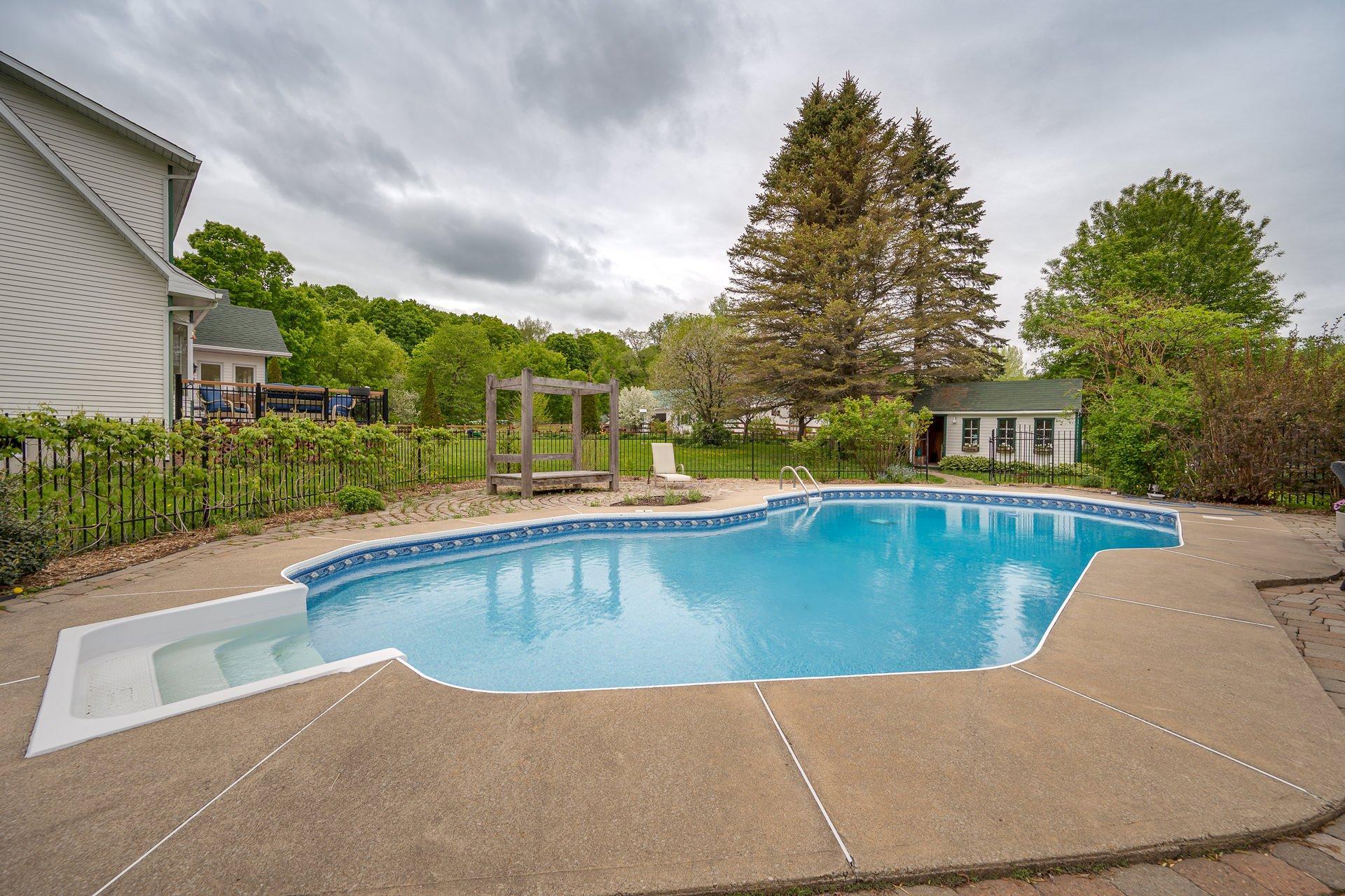 









76Z


Ch. Park

,
Rigaud,




QC
J0P1P0

