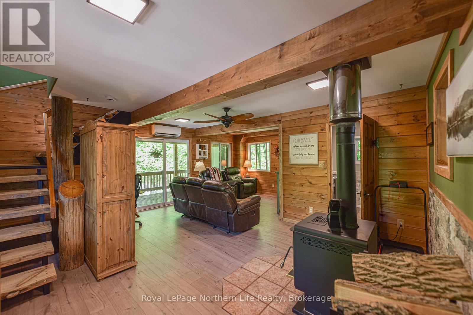 












1028 CARLYON LINE

,
Severn,




Ontario
L3V0W8

