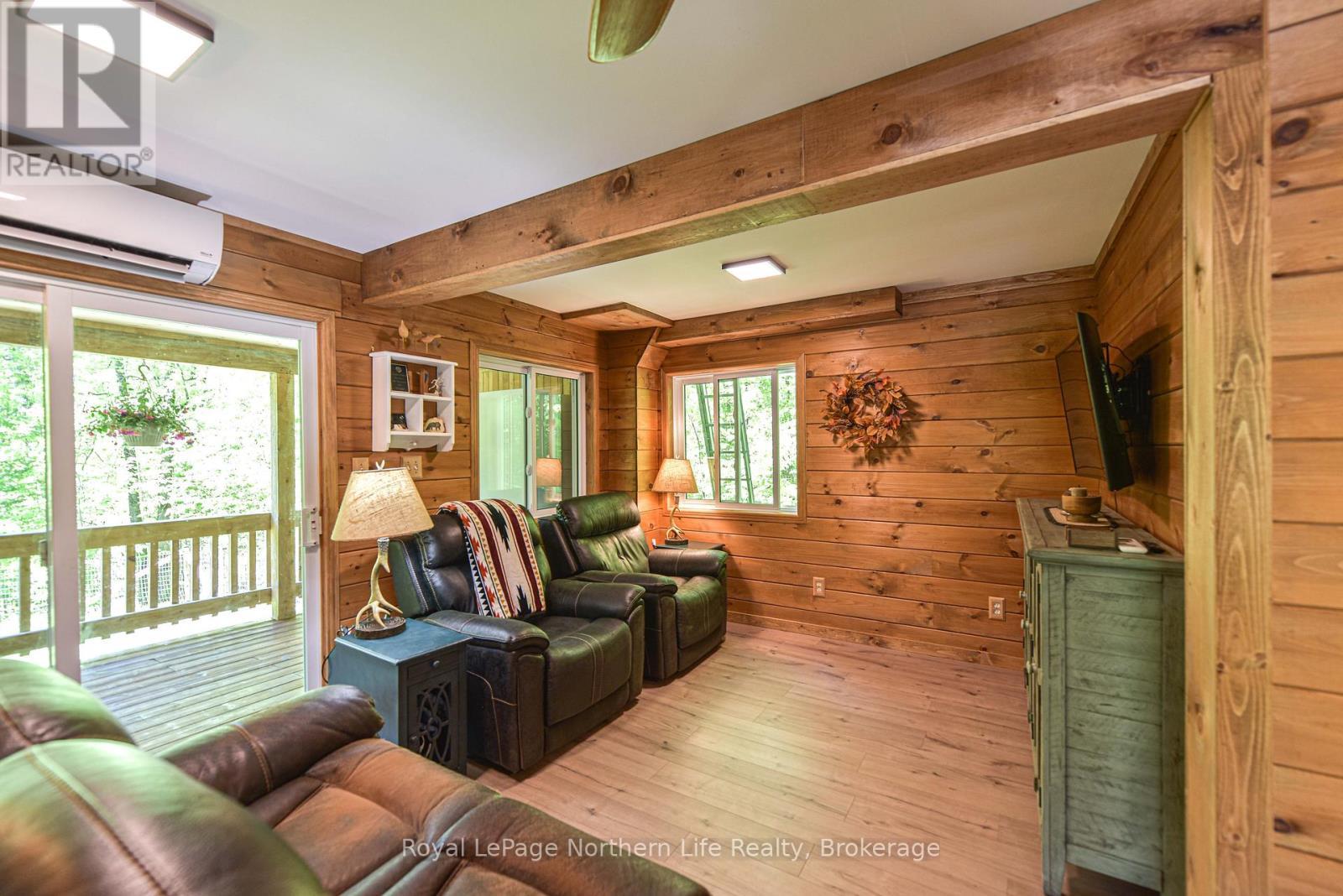 












1028 CARLYON LINE

,
Severn,




Ontario
L3V0W8

