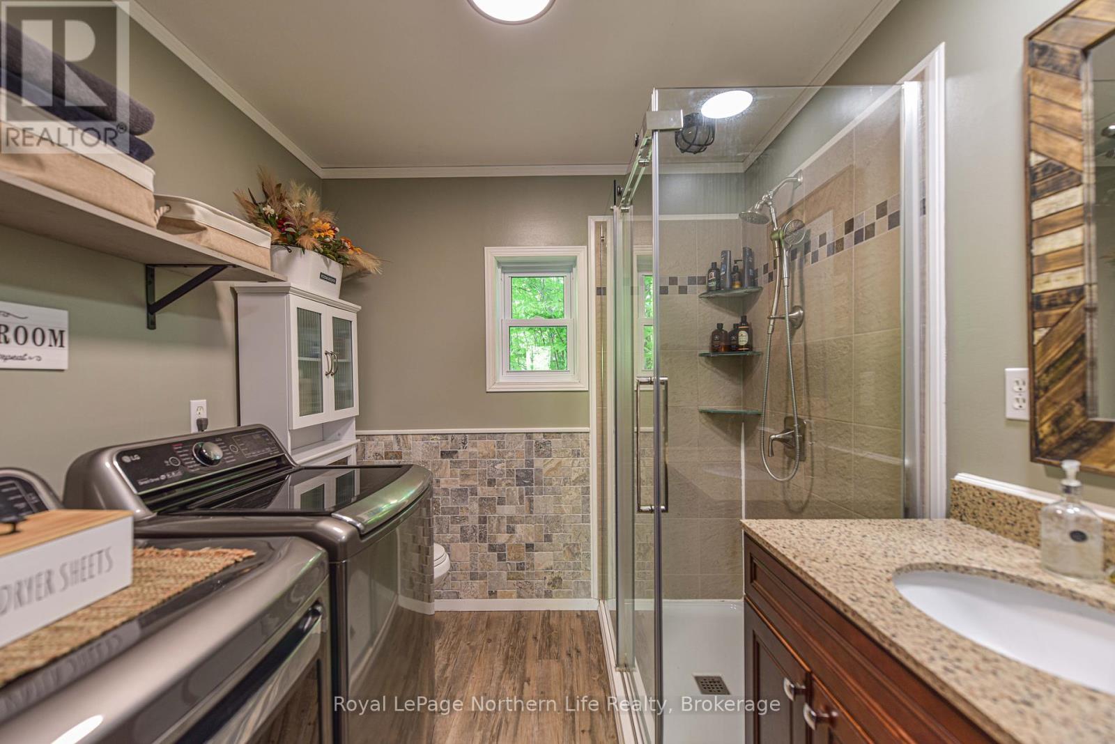 












1028 CARLYON LINE

,
Severn,




Ontario
L3V0W8

