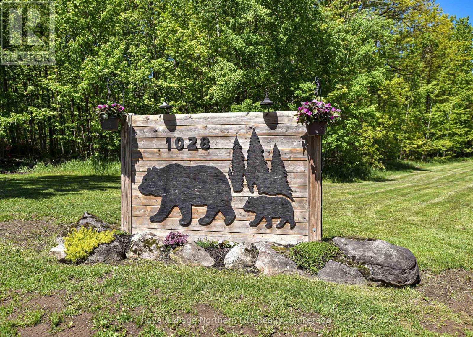 












1028 CARLYON LINE

,
Severn,




Ontario
L3V0W8

