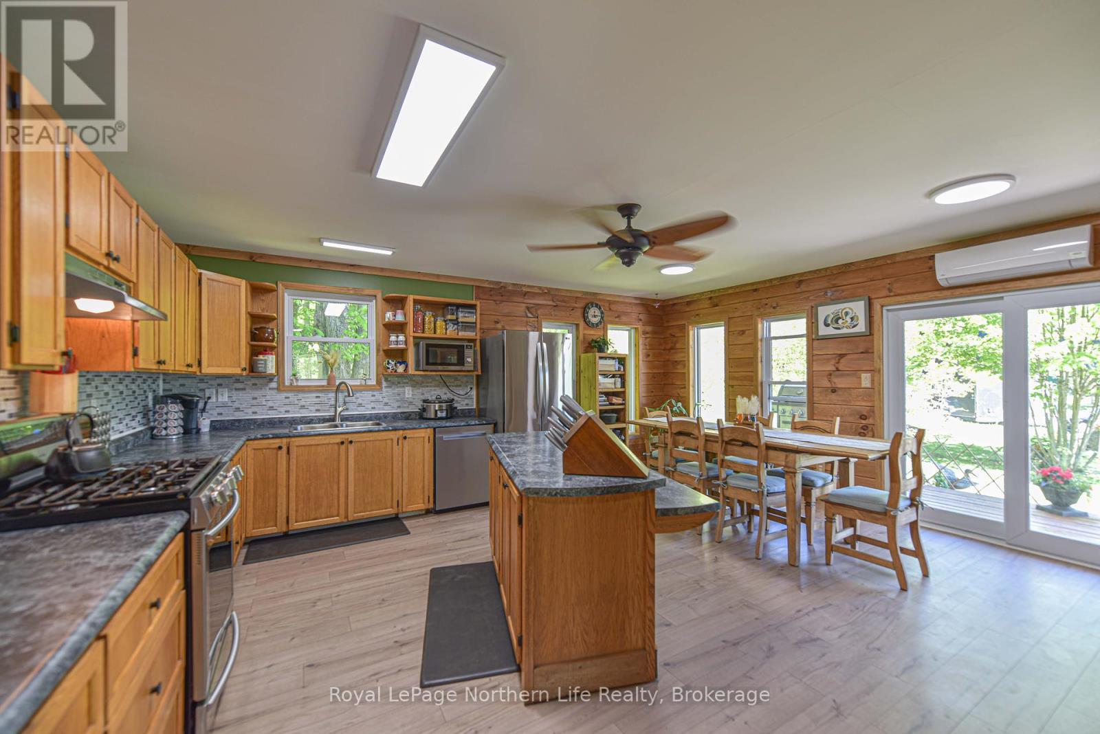 












1028 CARLYON LINE

,
Severn,




Ontario
L3V0W8

