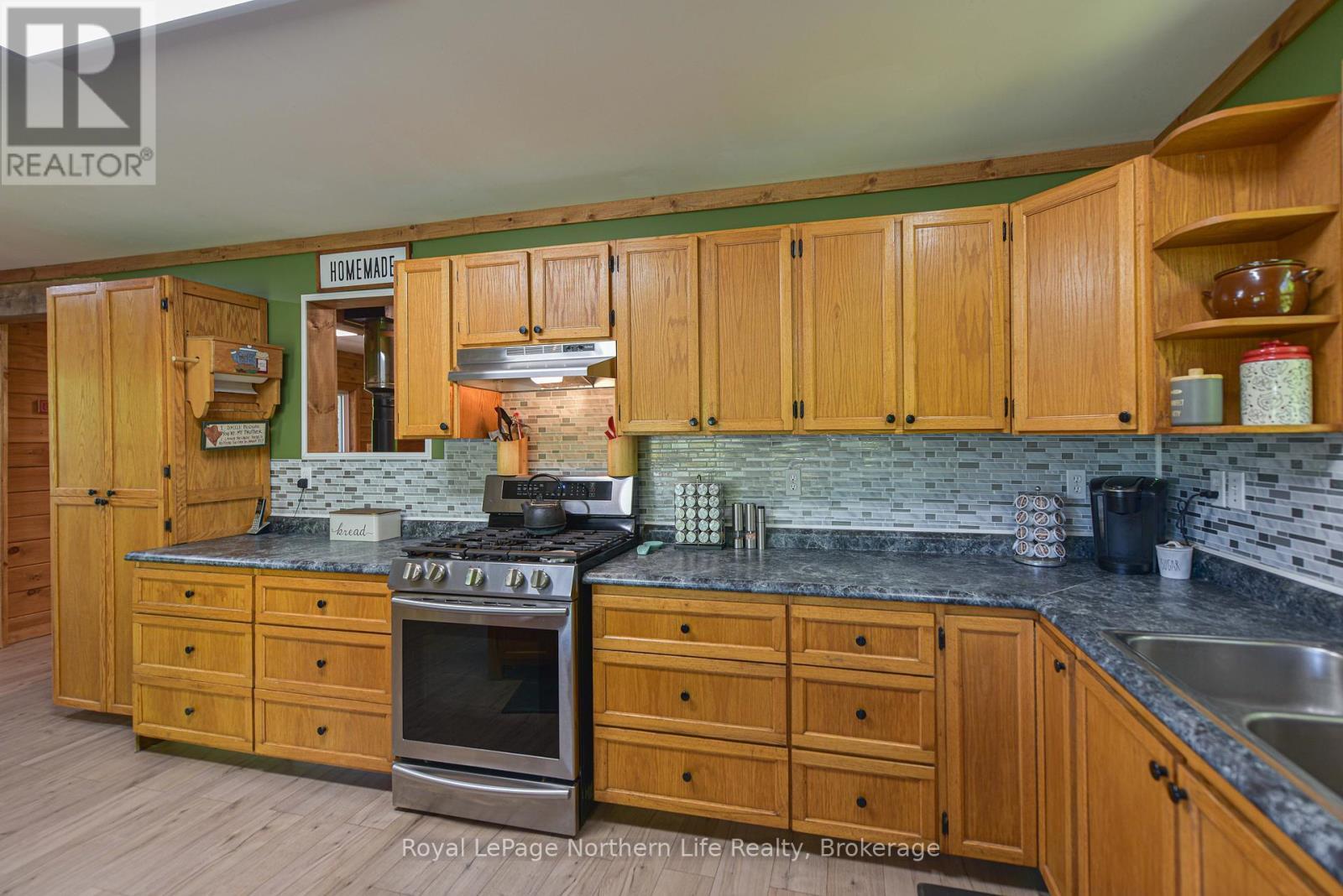 












1028 CARLYON LINE

,
Severn,




Ontario
L3V0W8


