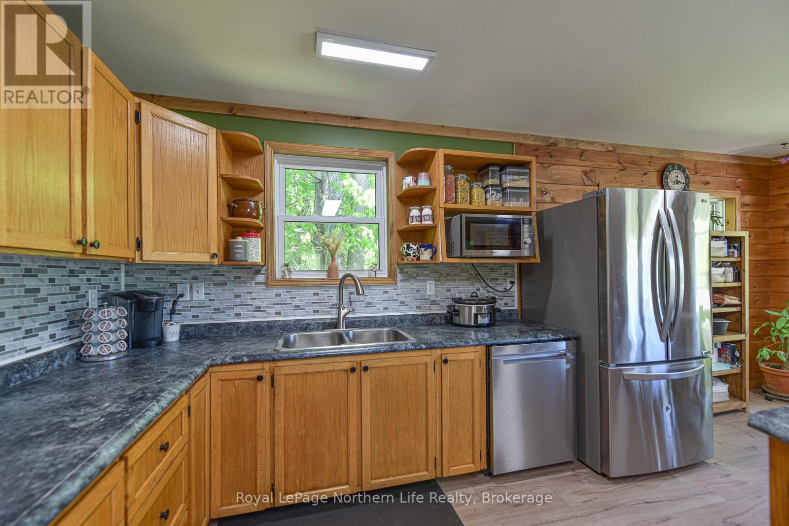 












1028 CARLYON LINE

,
Severn,




Ontario
L3V0W8


