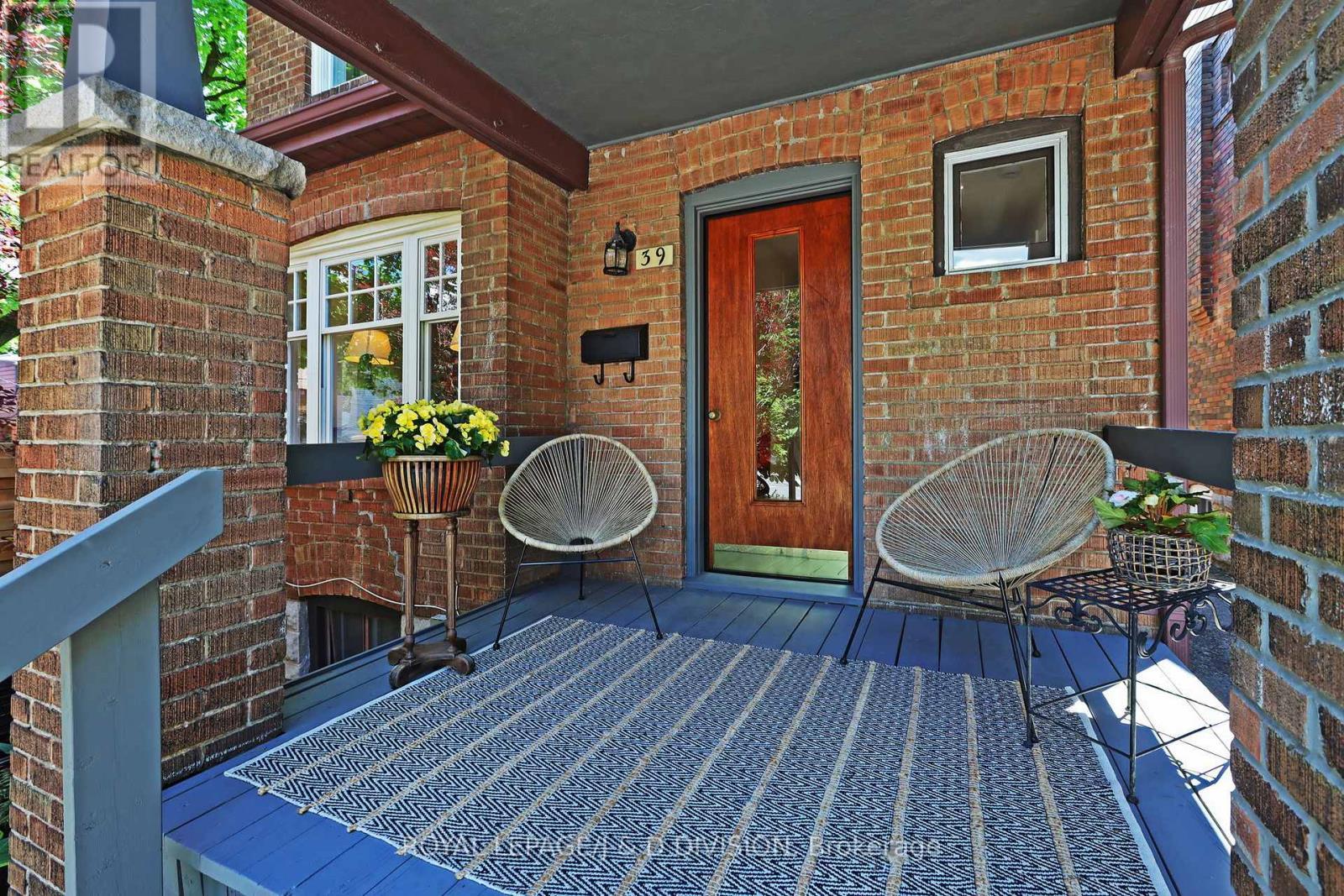 












39 TILSON ROAD

,
Toronto,




Ontario
M4S1P3

