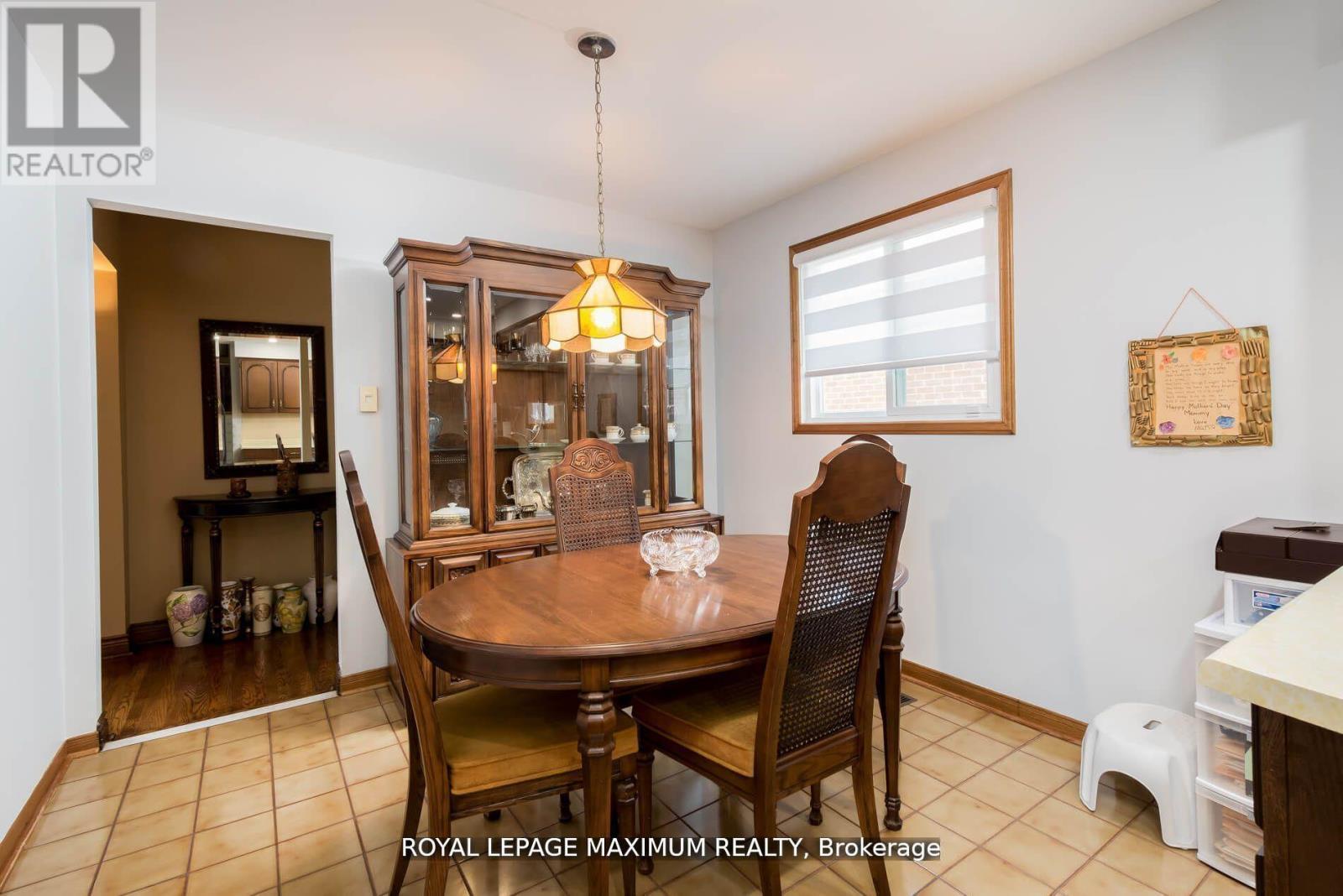 












44 FLAGSTICK COURT

,
Toronto,




Ontario
M3J3B8

