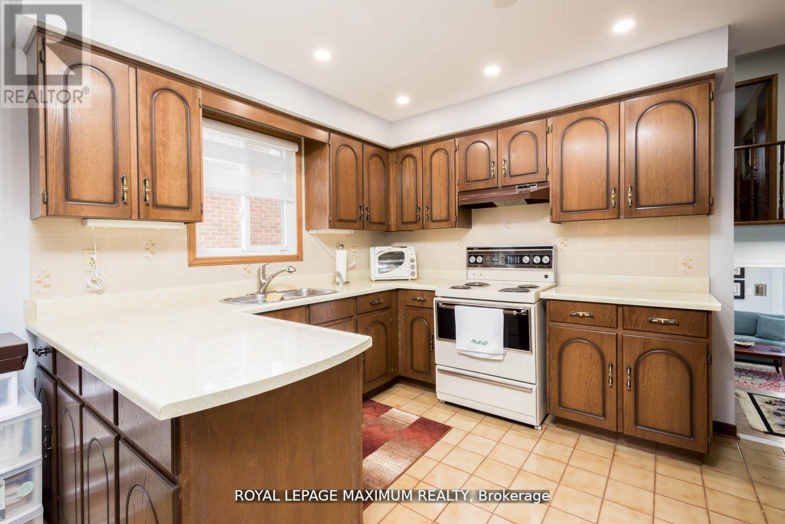 












44 FLAGSTICK COURT

,
Toronto,




Ontario
M3J3B8

