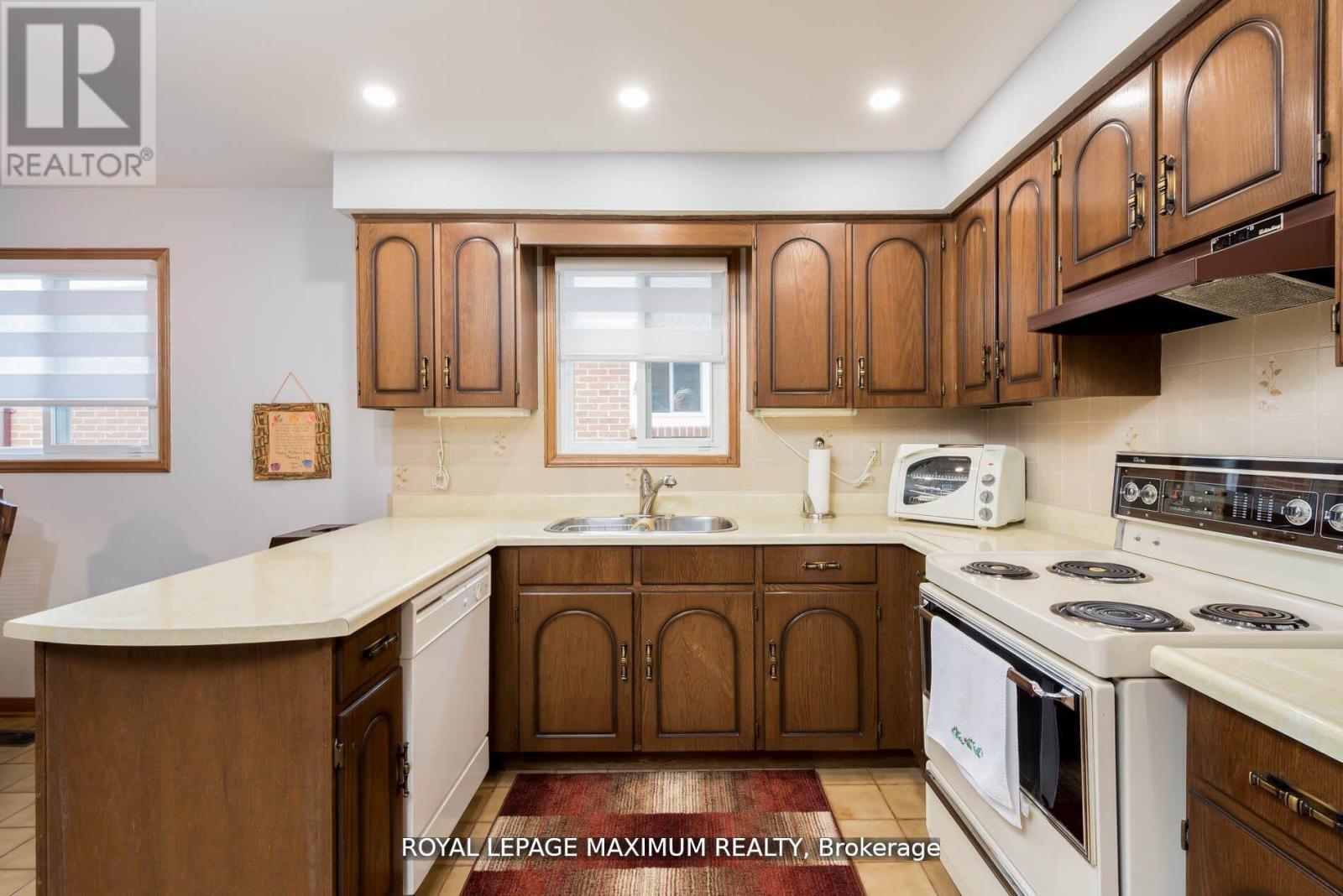 












44 FLAGSTICK COURT

,
Toronto,




Ontario
M3J3B8

