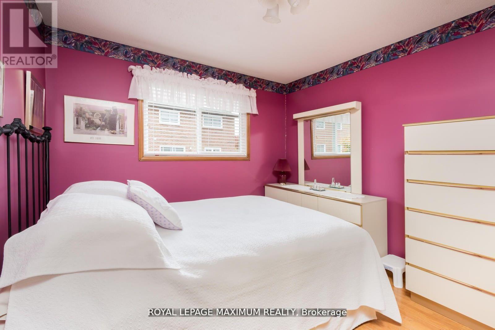 












44 FLAGSTICK COURT

,
Toronto,




Ontario
M3J3B8

