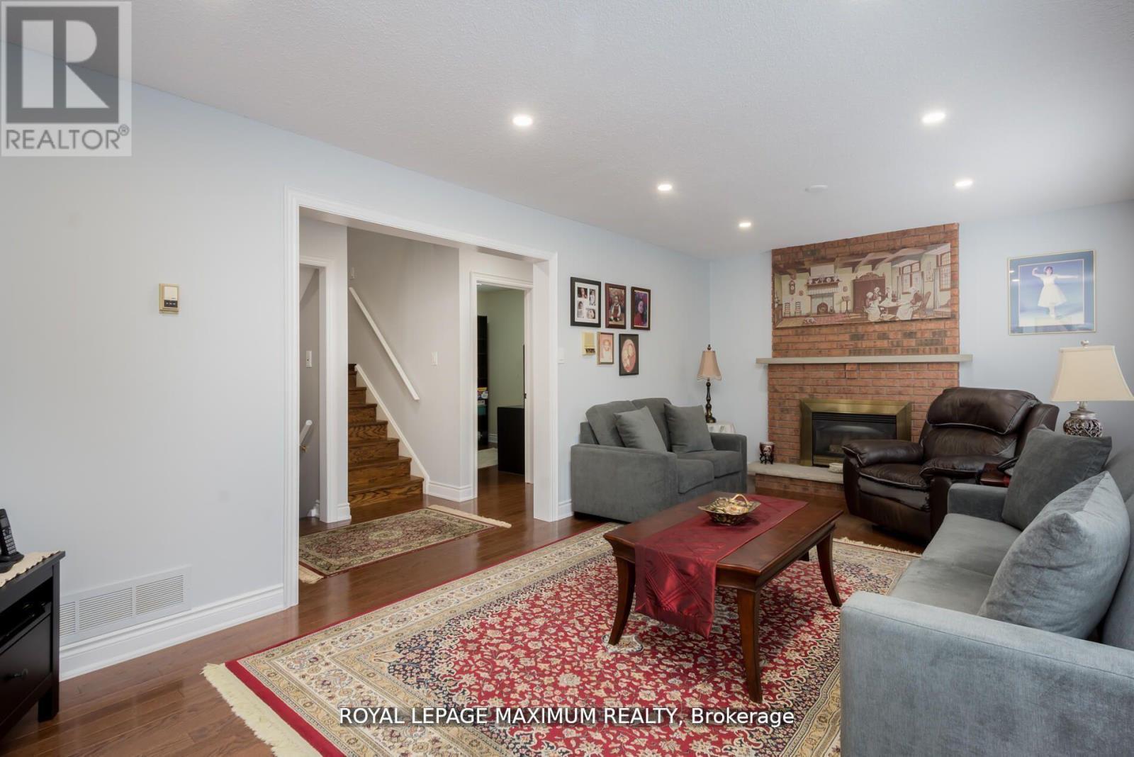 












44 FLAGSTICK COURT

,
Toronto,




Ontario
M3J3B8

