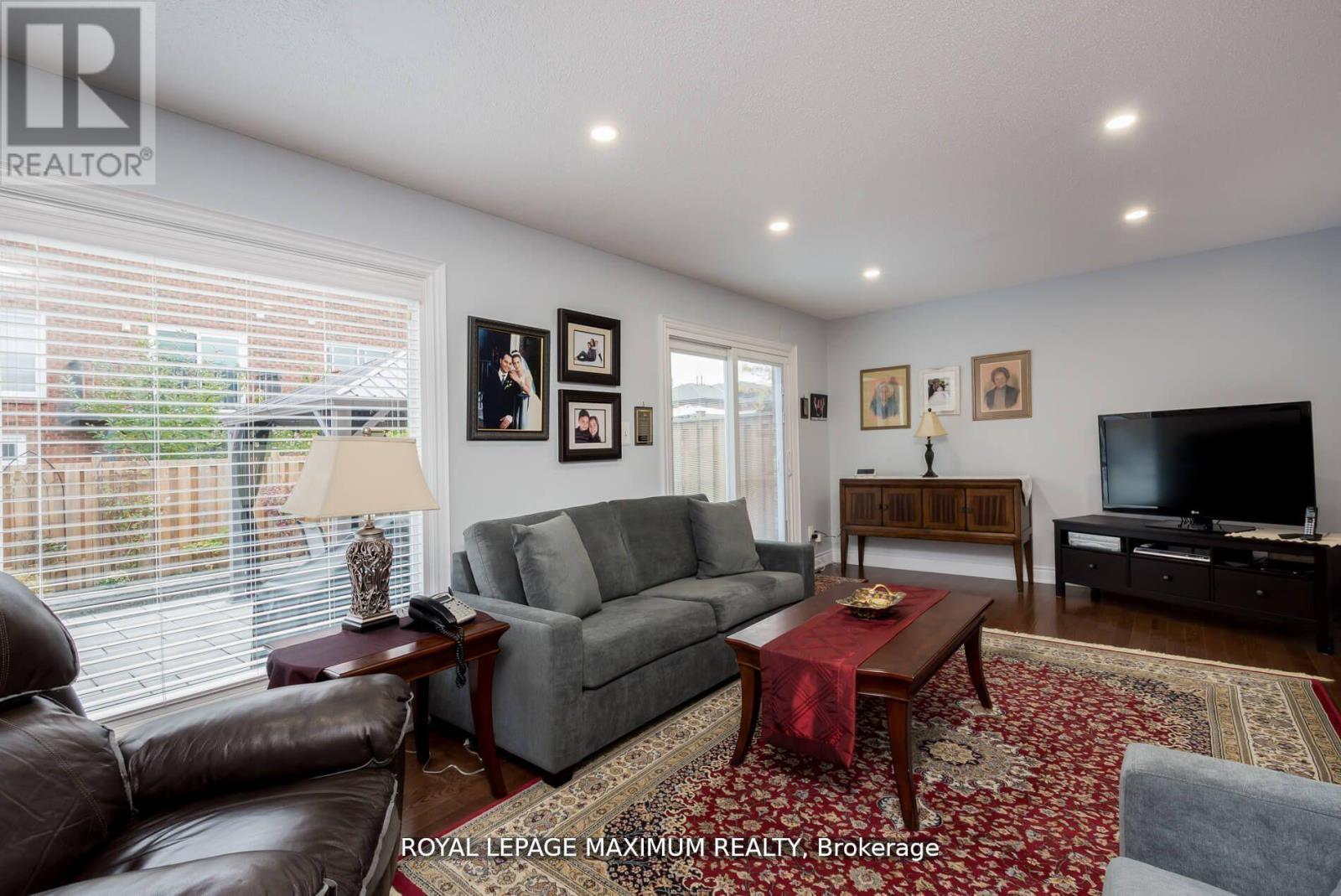 












44 FLAGSTICK COURT

,
Toronto,




Ontario
M3J3B8


