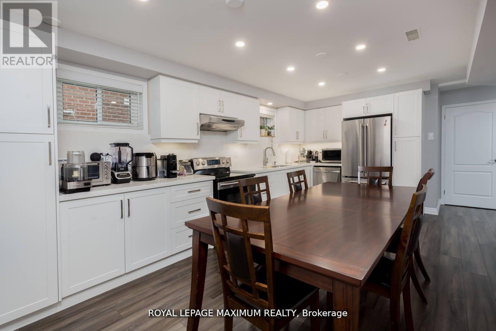 












44 FLAGSTICK COURT

,
Toronto,




Ontario
M3J3B8

