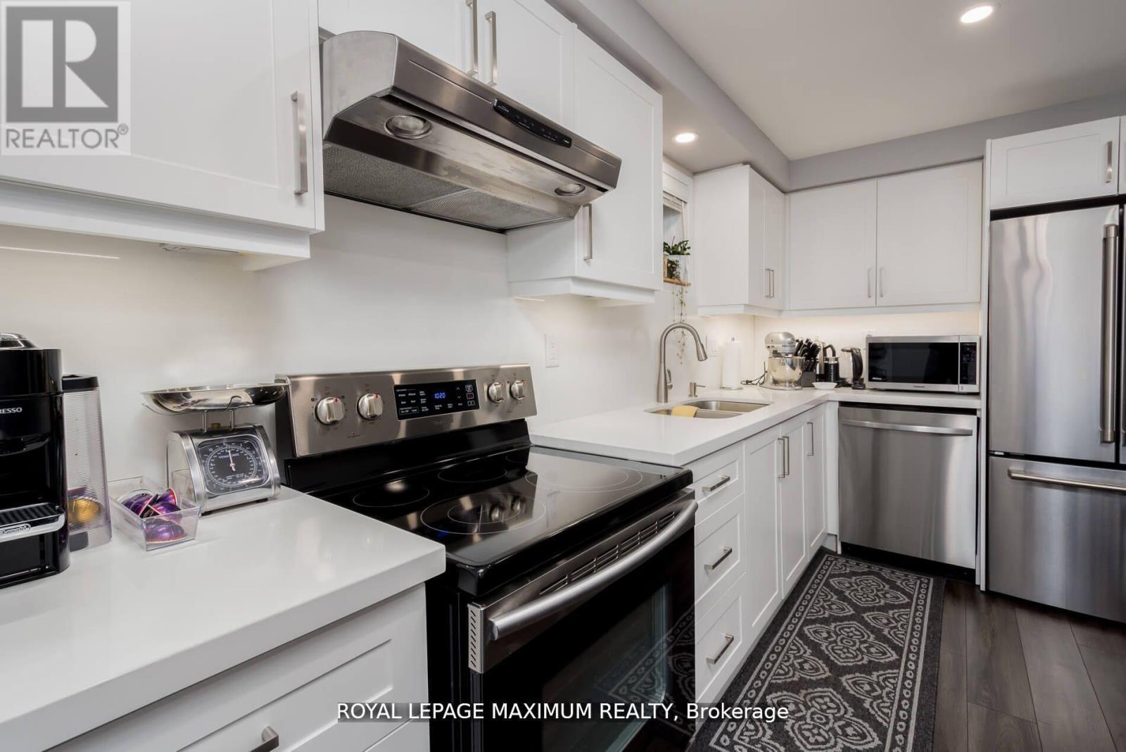 












44 FLAGSTICK COURT

,
Toronto,




Ontario
M3J3B8

