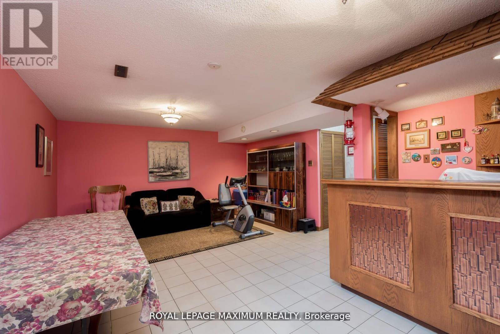 












44 FLAGSTICK COURT

,
Toronto,




Ontario
M3J3B8


