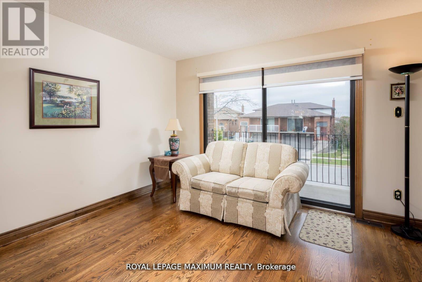 












44 FLAGSTICK COURT

,
Toronto,




Ontario
M3J3B8

