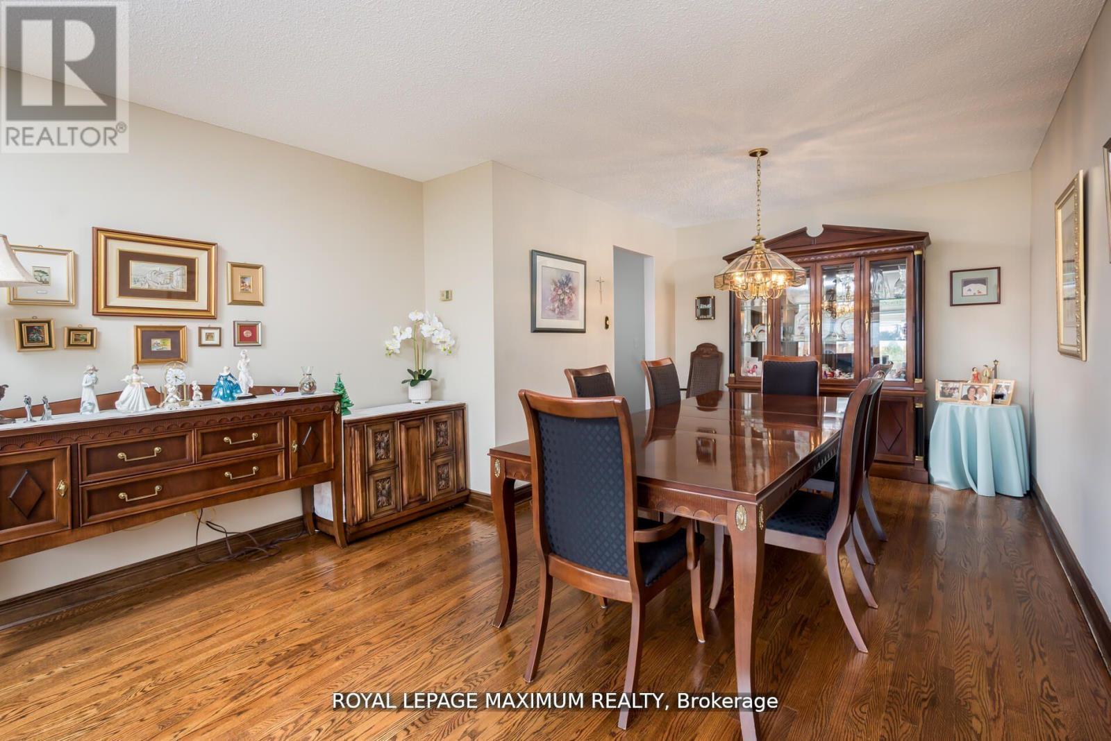 












44 FLAGSTICK COURT

,
Toronto,




Ontario
M3J3B8

