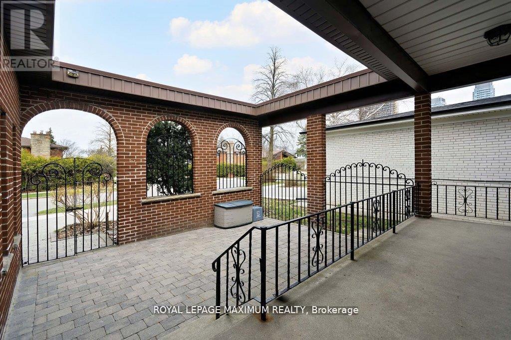 












11 FAIRCHILD AVENUE

,
Toronto,




Ontario
M2M1T5

