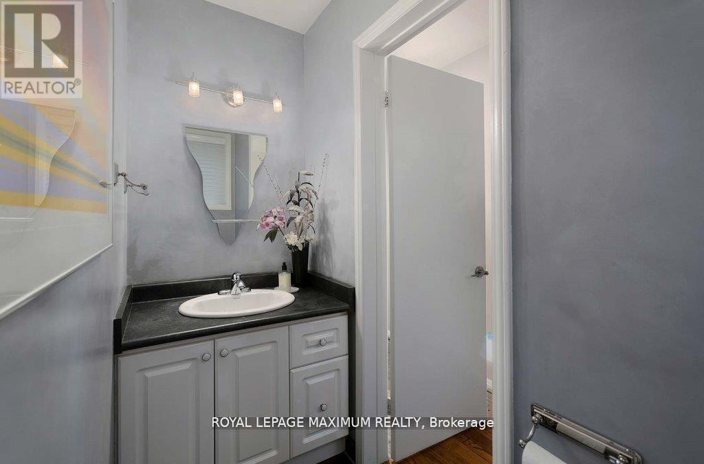 












11 FAIRCHILD AVENUE

,
Toronto,




Ontario
M2M1T5


