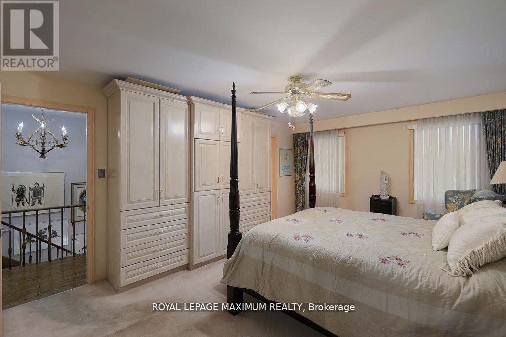 












11 FAIRCHILD AVENUE

,
Toronto,




Ontario
M2M1T5

