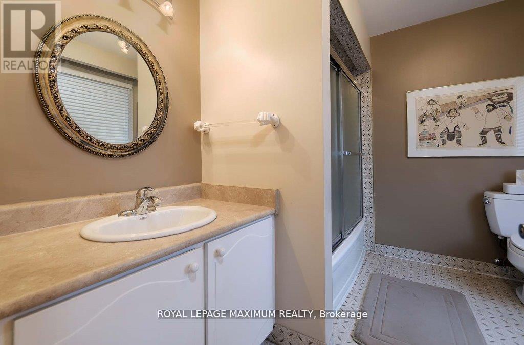 












11 FAIRCHILD AVENUE

,
Toronto,




Ontario
M2M1T5

