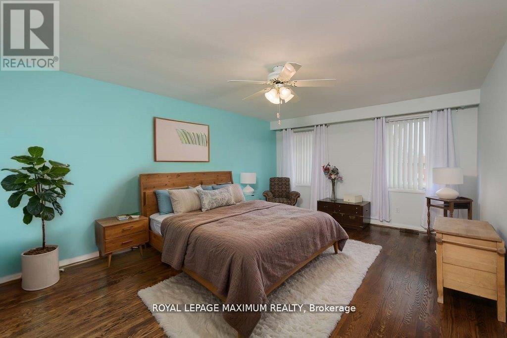 












11 FAIRCHILD AVENUE

,
Toronto,




Ontario
M2M1T5

