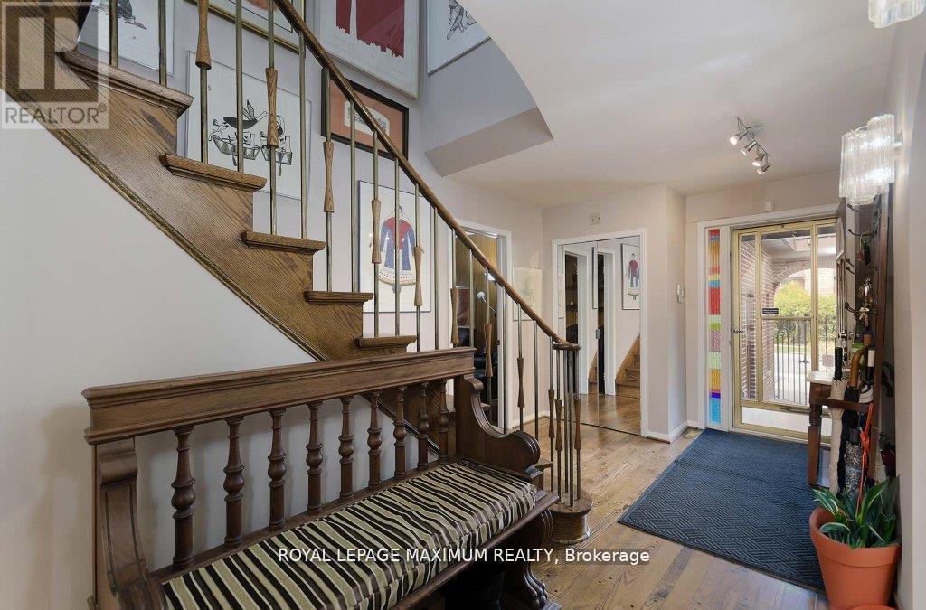 












11 FAIRCHILD AVENUE

,
Toronto,




Ontario
M2M1T5

