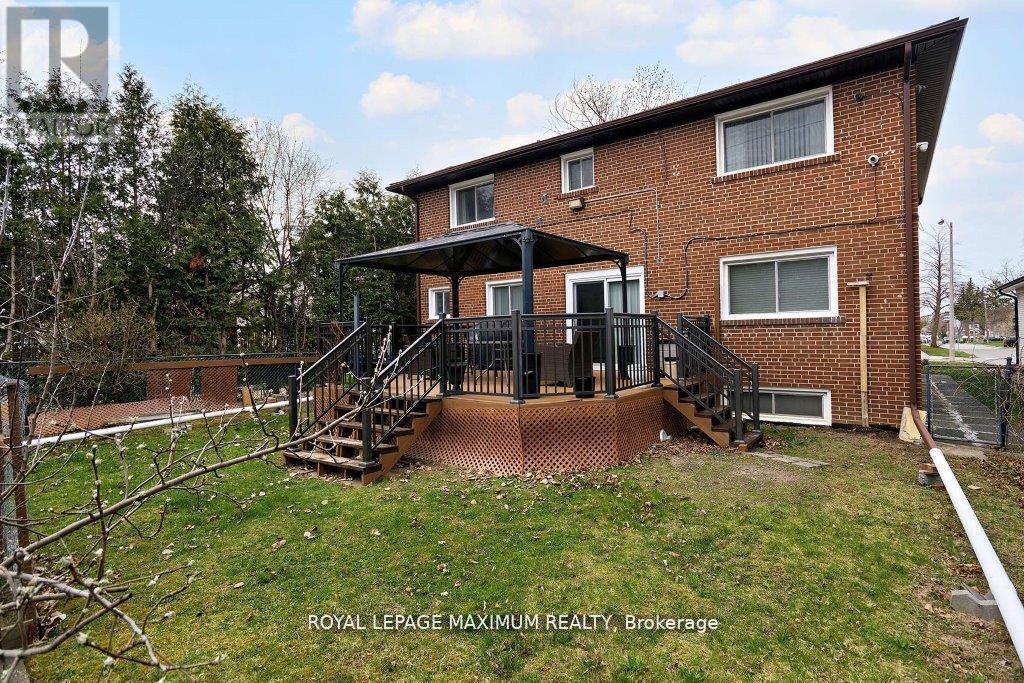 












11 FAIRCHILD AVENUE

,
Toronto,




Ontario
M2M1T5

