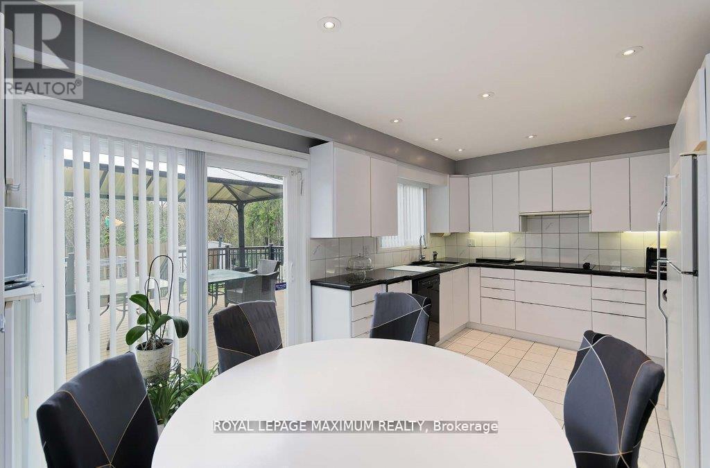 












11 FAIRCHILD AVENUE

,
Toronto,




Ontario
M2M1T5

