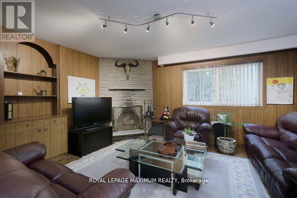 












11 FAIRCHILD AVENUE

,
Toronto,




Ontario
M2M1T5

