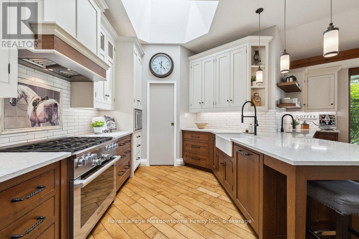 












10632 FIFTH LINE

,
Milton (NA Rural Nassagaweya),




Ontario
N0B2K0

