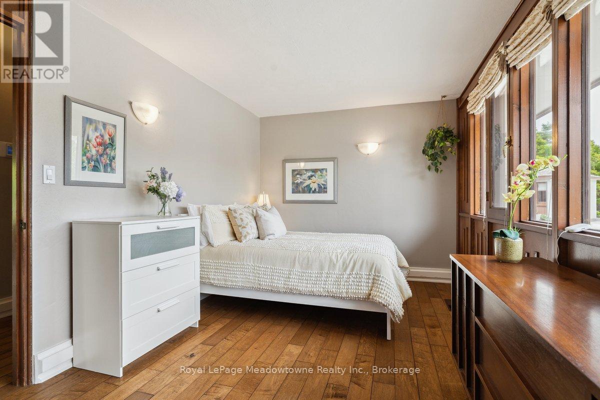 












10632 FIFTH LINE

,
Milton (NA Rural Nassagaweya),




Ontario
N0B2K0

