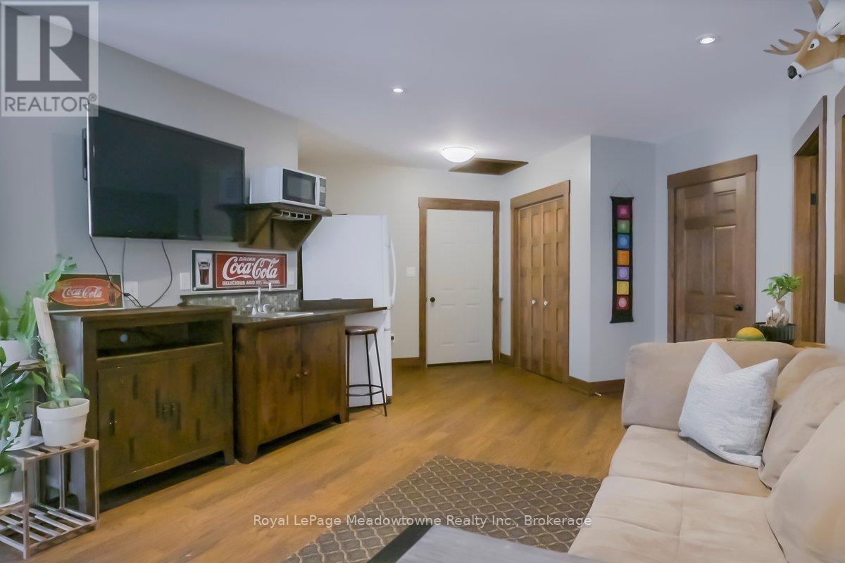 












10632 FIFTH LINE

,
Milton (NA Rural Nassagaweya),




Ontario
N0B2K0

