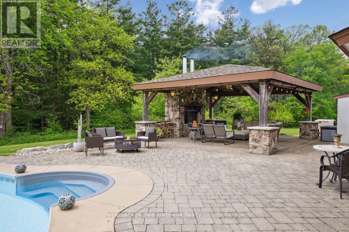 












10632 FIFTH LINE

,
Milton (NA Rural Nassagaweya),




Ontario
N0B2K0

