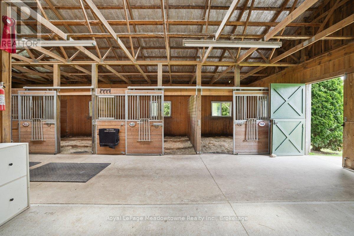 












10632 FIFTH LINE

,
Milton (NA Rural Nassagaweya),




Ontario
N0B2K0

