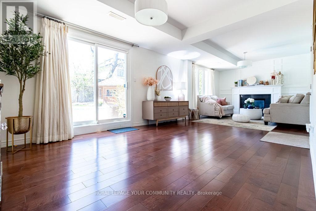 












202 WILLOWRIDGE COURT

,
Oakville,




Ontario
L6L5J2

