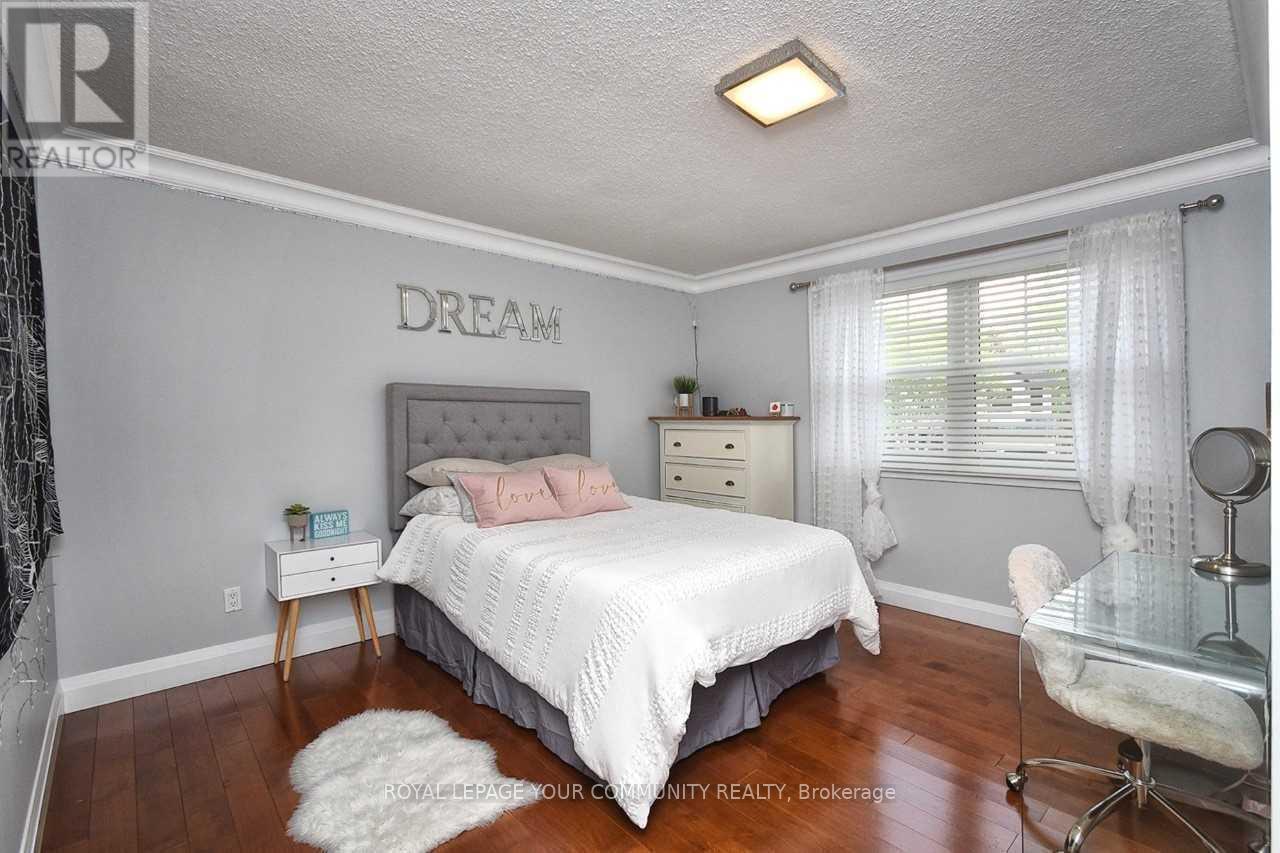 












202 WILLOWRIDGE COURT

,
Oakville,




Ontario
L6L5J2

