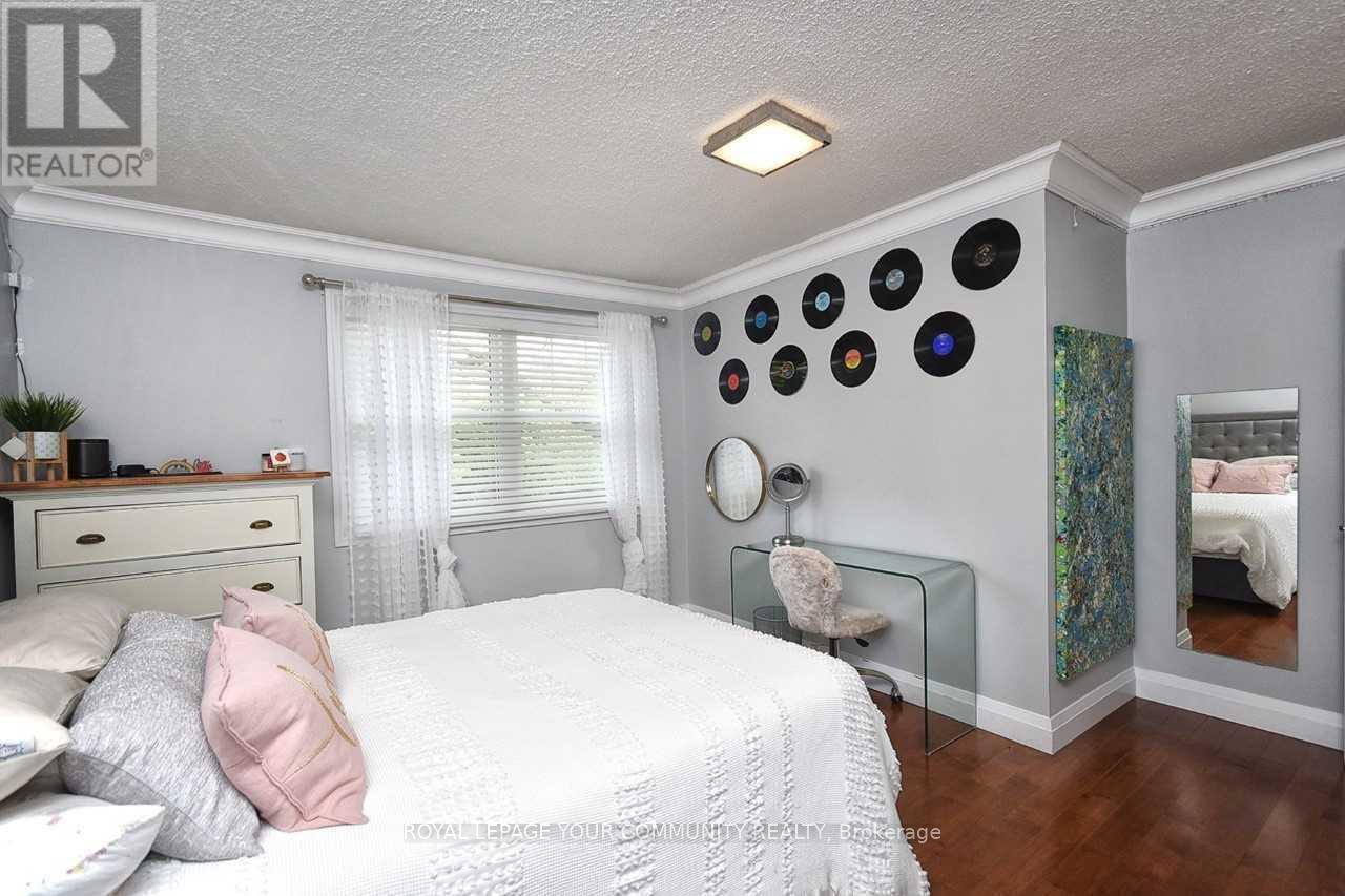 












202 WILLOWRIDGE COURT

,
Oakville,




Ontario
L6L5J2

