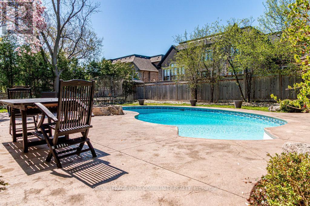 












202 WILLOWRIDGE COURT

,
Oakville,




Ontario
L6L5J2

