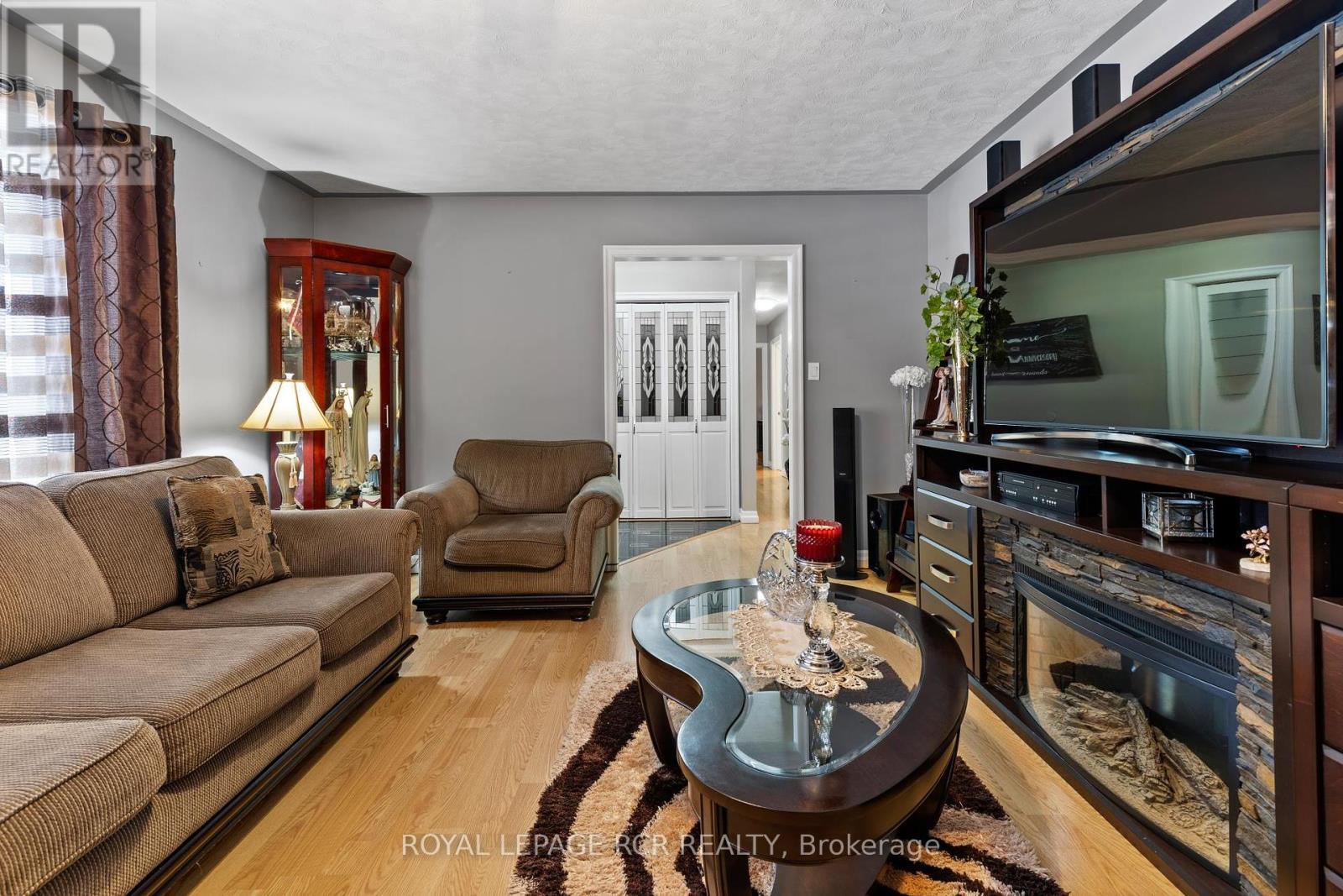












6212 SIXTH LINE

,
Centre Wellington,







Ontario
N0B1J0

