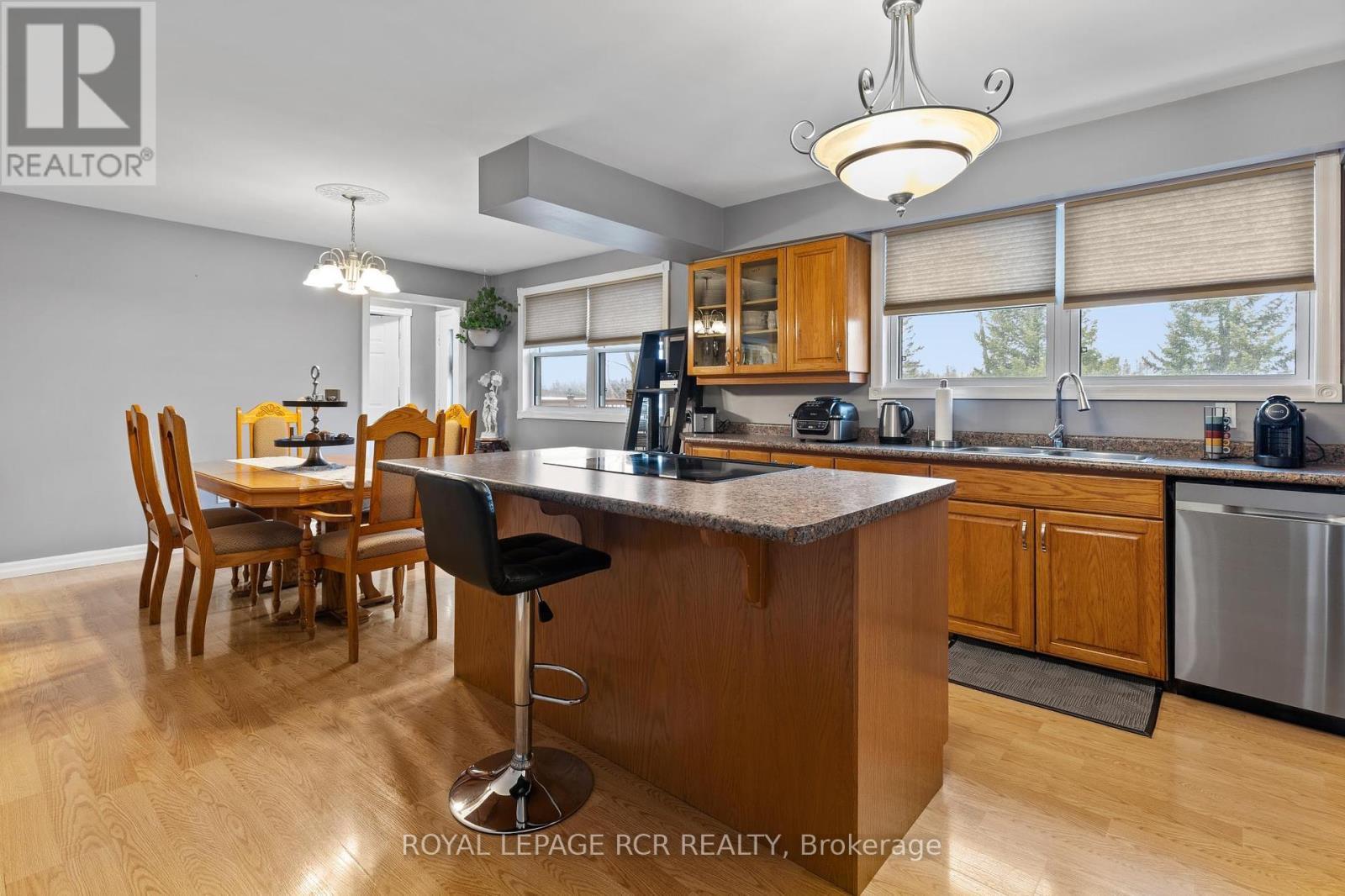 












6212 SIXTH LINE

,
Centre Wellington,







Ontario
N0B1J0

