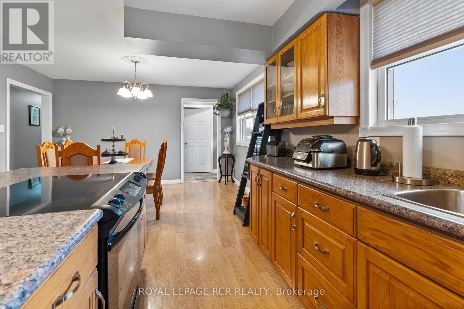 












6212 SIXTH LINE

,
Centre Wellington,







Ontario
N0B1J0

