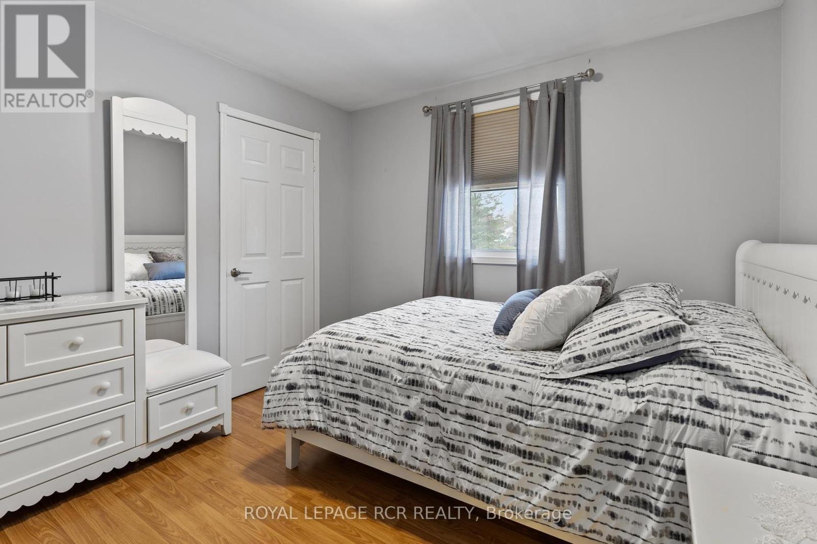 












6212 SIXTH LINE

,
Centre Wellington,







Ontario
N0B1J0


