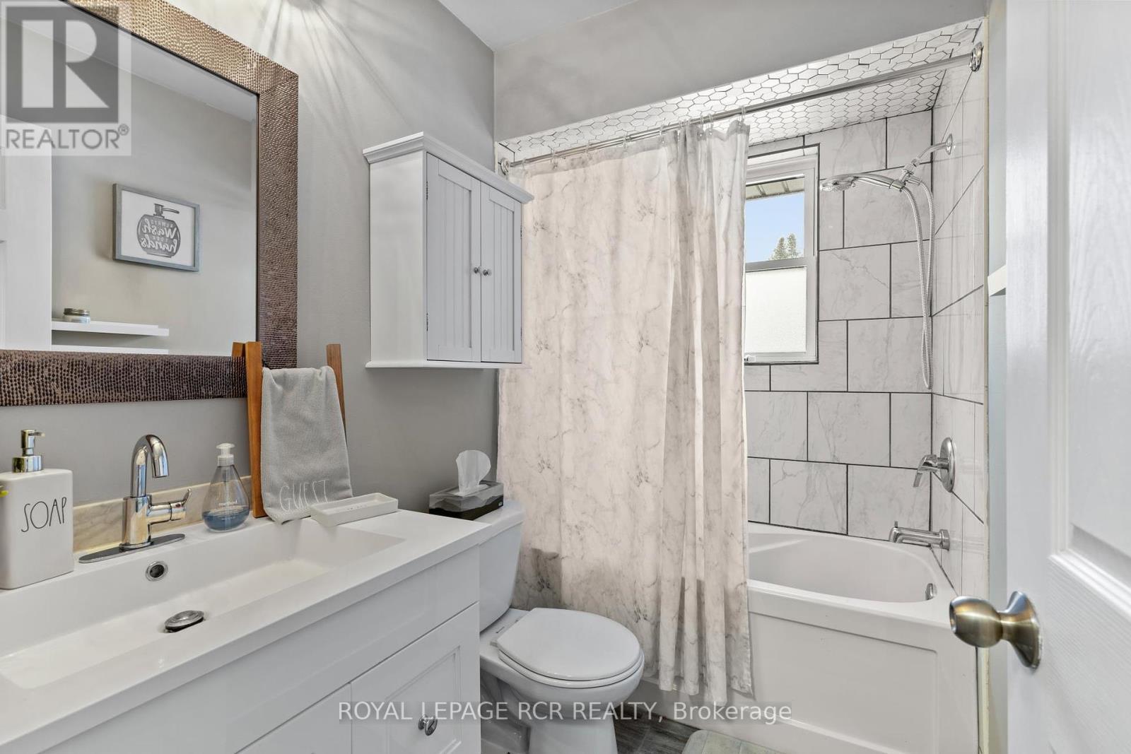 












6212 SIXTH LINE

,
Centre Wellington,







Ontario
N0B1J0

