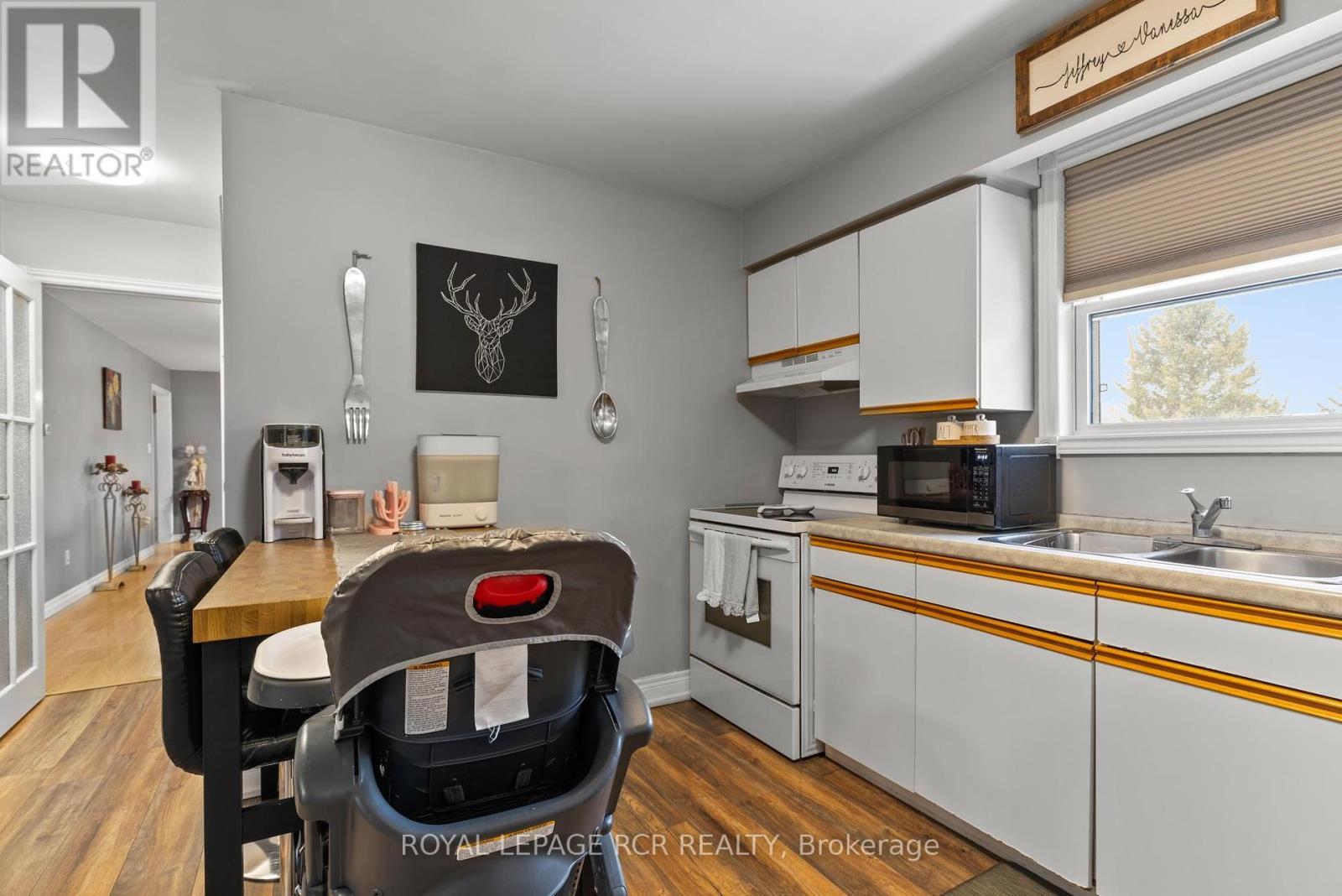 












6212 SIXTH LINE

,
Centre Wellington,







Ontario
N0B1J0

