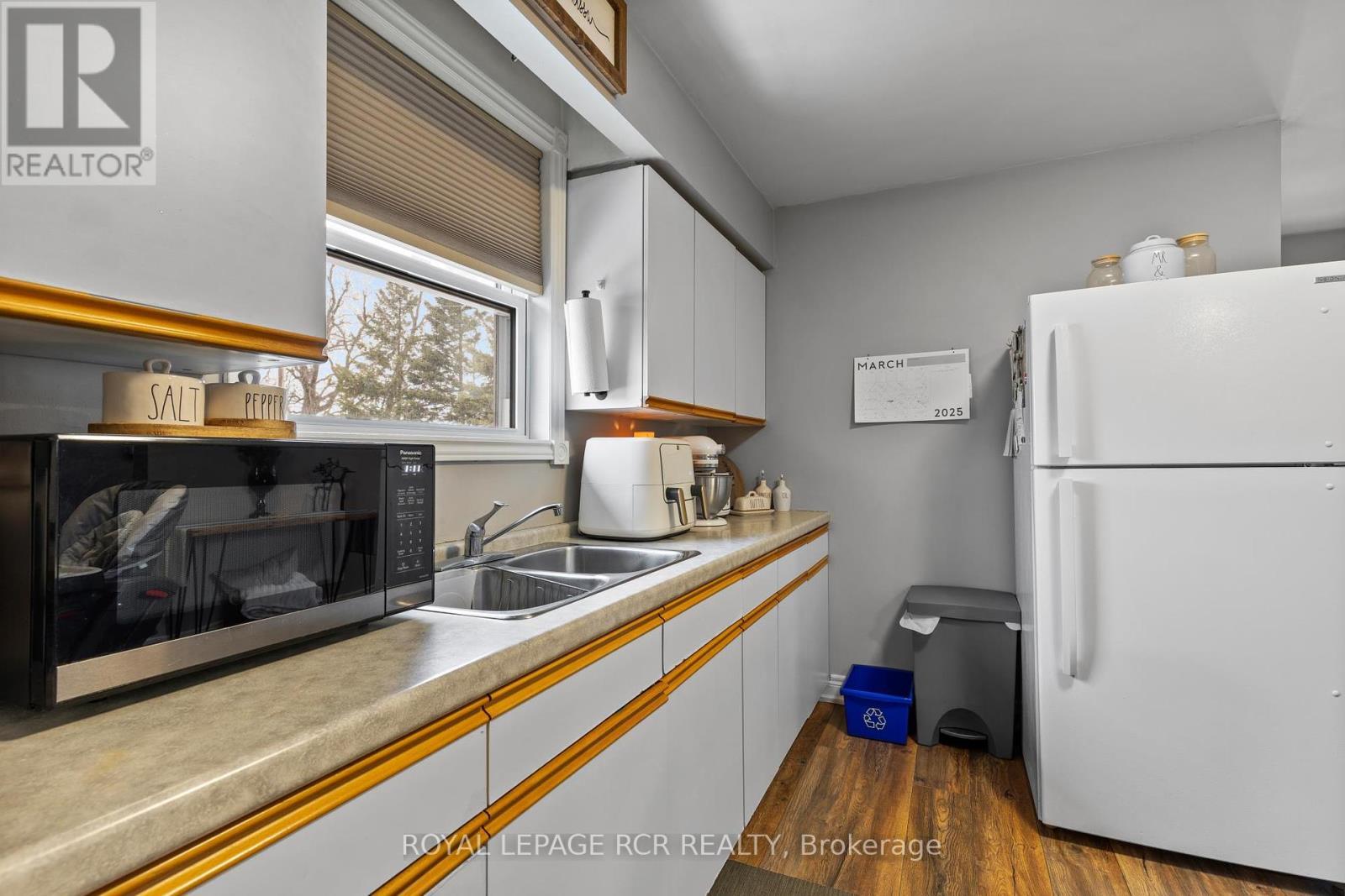 












6212 SIXTH LINE

,
Centre Wellington,







Ontario
N0B1J0

