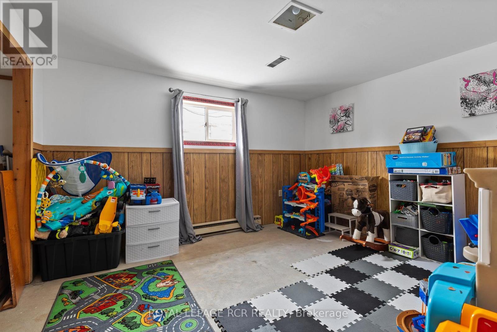 












6212 SIXTH LINE

,
Centre Wellington,







Ontario
N0B1J0

