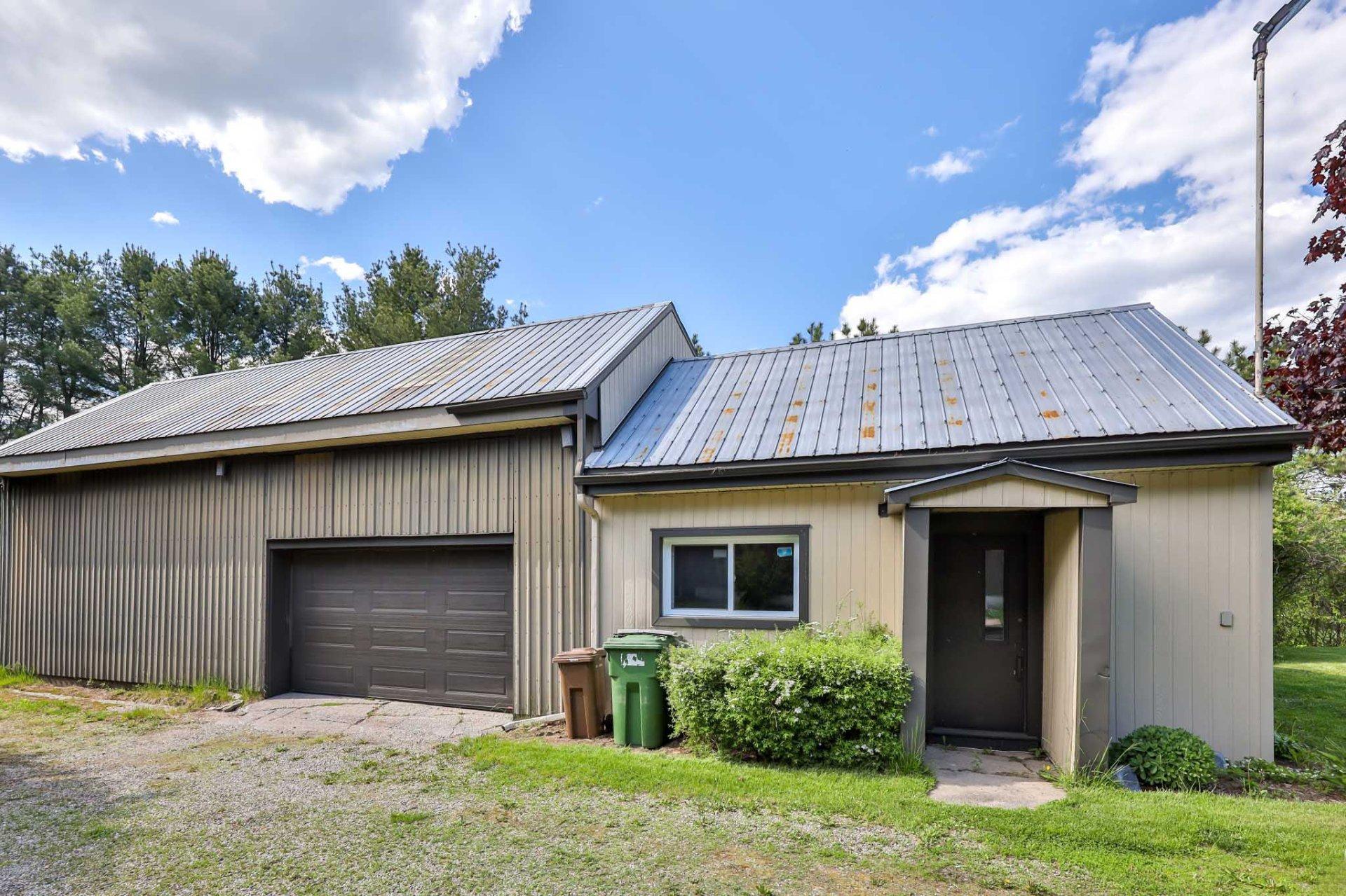 









511


Rg St-Louis

,
Saint-André-Avellin,







QC
J0V1W0

