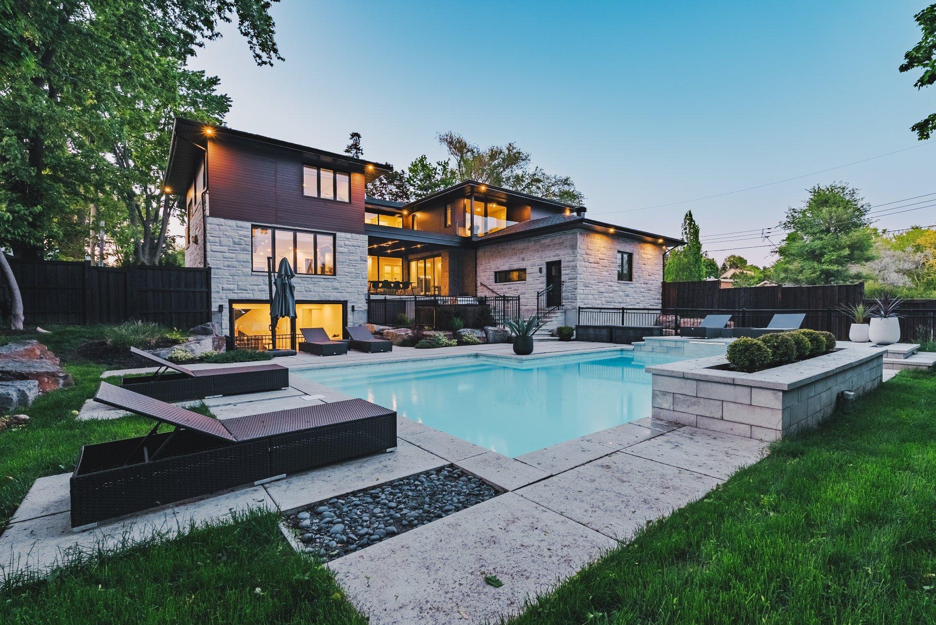 









218


Rue Oakridge

,
Baie-d'Urfé,




QC
H9X2N4

