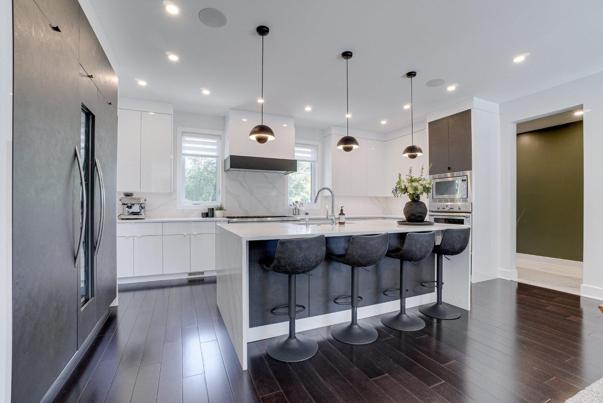 









218


Rue Oakridge

,
Baie-d'Urfé,




QC
H9X2N4

