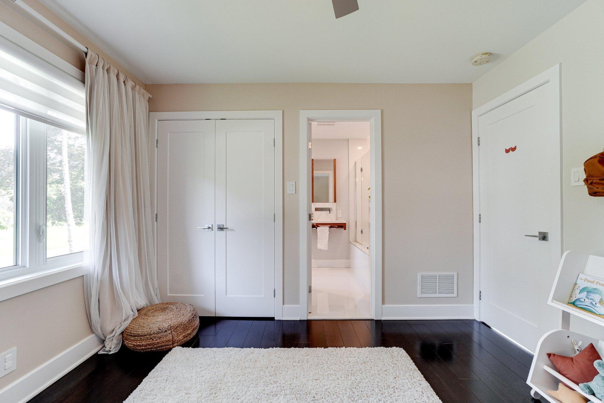 









218


Rue Oakridge

,
Baie-d'Urfé,




QC
H9X2N4

